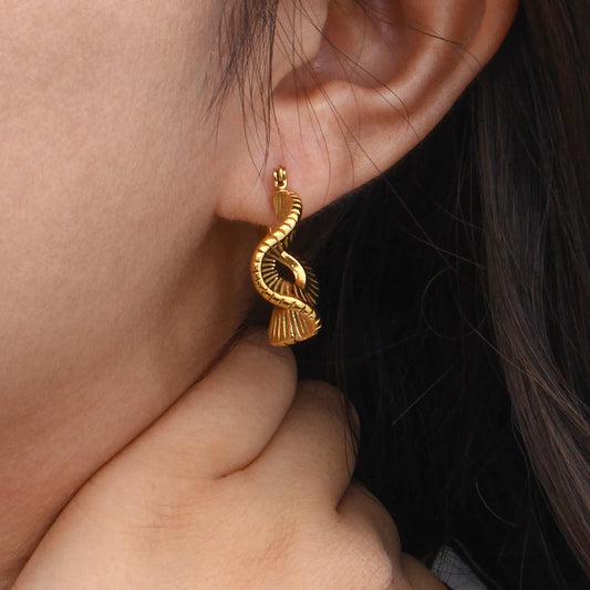 Waterproof Sculpted Wavy Hoop Earrings - 18K Gold Plated