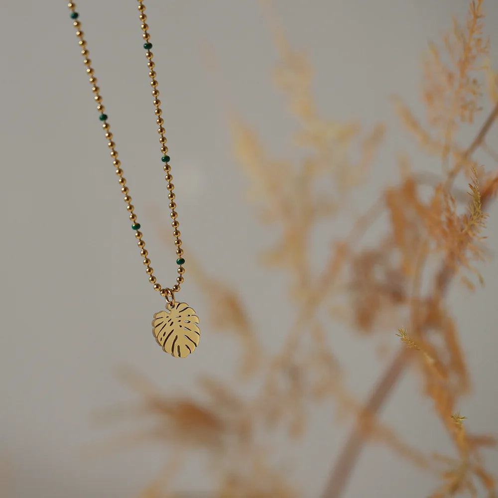 Elegant 18K Gold Leaf Pendant Necklace 40+5 cm (adjustable)