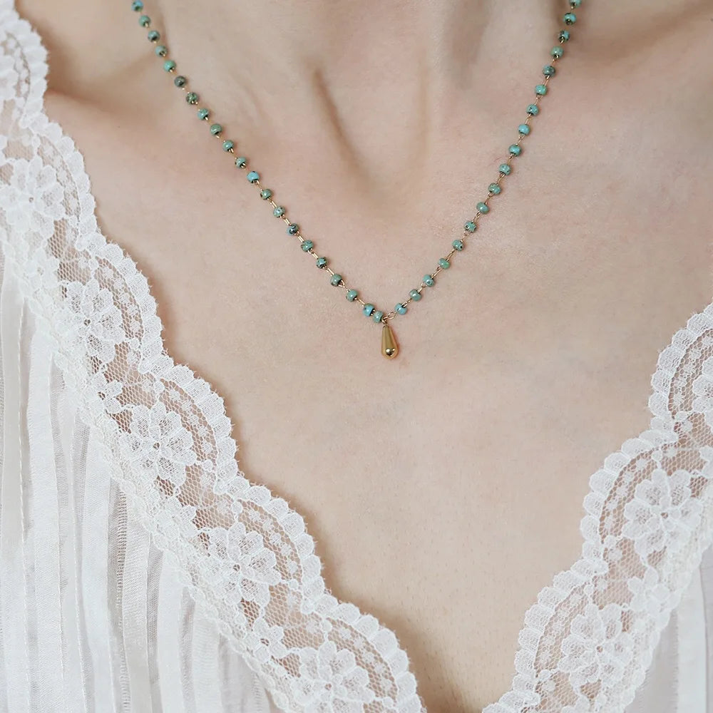 model wearing  Vintage Bead Chain Water Drop Pendant Necklace